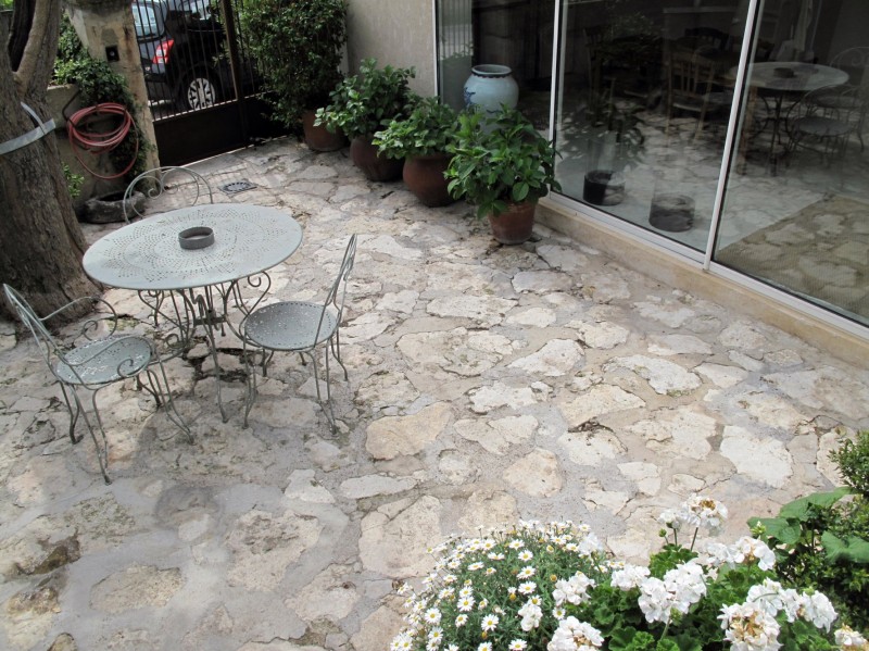 In Gordes, for sale, old hamlet renovated stone house with private courtyard, garden and garage 