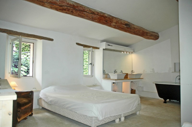 For sale in Luberon, lovely renovated town house with a balcony