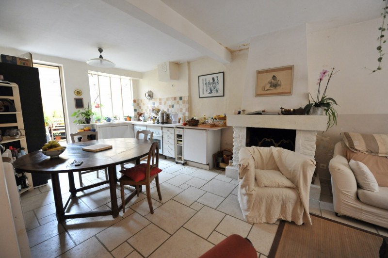 Isle sur la Sorgue, for sale, pretty town house with patio in a quiet neighborhood 