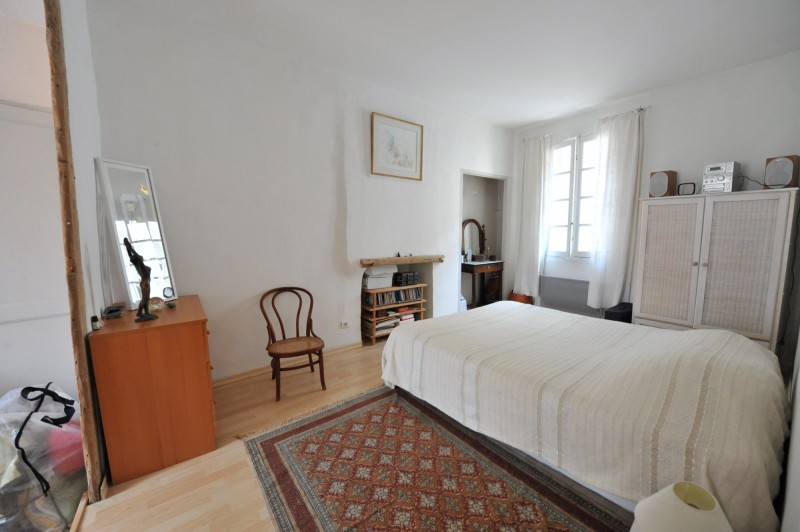 Isle sur la Sorgue, for sale, pretty town house with patio in a quiet neighborhood 