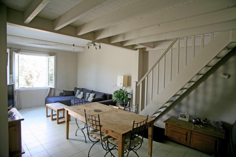 For sale in Luberon, one storey house located on a wooded plot of approximately 6000 sqm