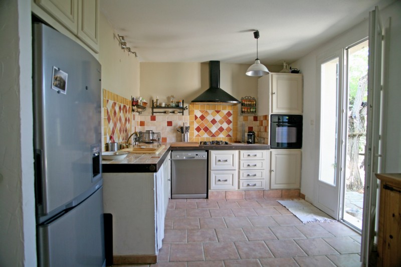 For sale in Luberon, one storey house located on a wooded plot of approximately 6000 sqm