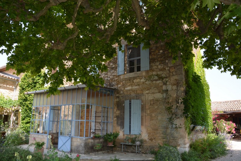 Luberon - Farmhouse with several out buildings