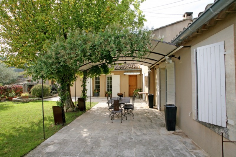 For sale, in Luberon, in a quiet and countryside surrounding, lovely comfortable villa with swimming pool