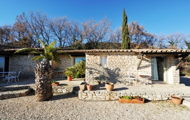 House, studio and guest house with views for sale in Luberon