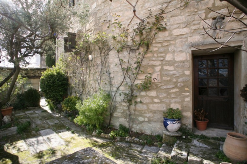  For sale, in a hill top village in Luberon, unique property consisting of two houses with exceptional views 