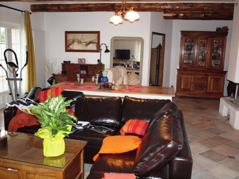 Comtat Venaissin, for sale, old renovated farmhouse with terraces and swimming pool 