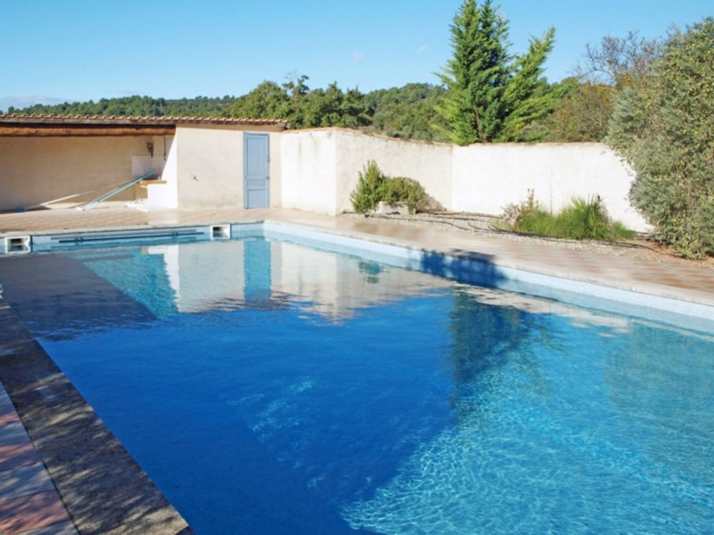 Maison contemporaine avec piscine à vendre proche de Gordes