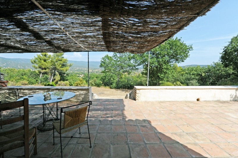 Maison en pierres à vendre avec vues sur la vallée du Luberon