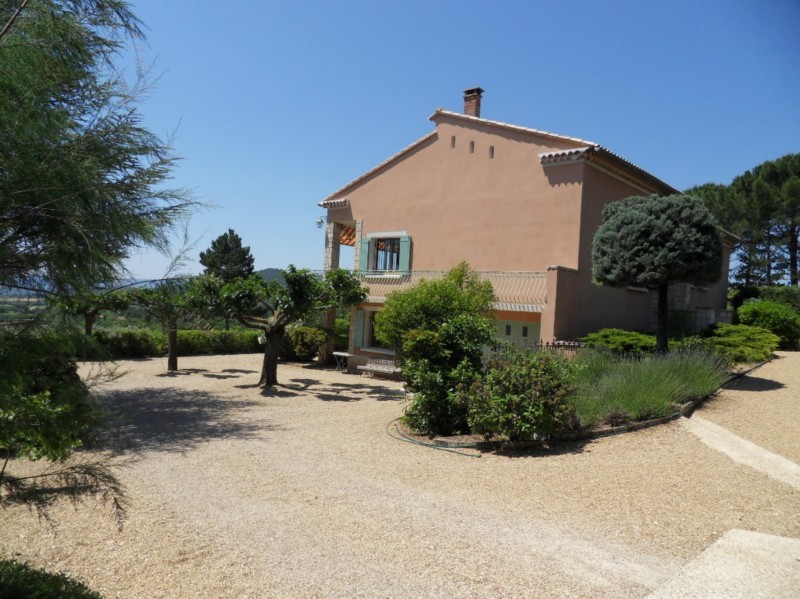 Beautiful villa on the outskirts of a reputated village in the Luberon for sale