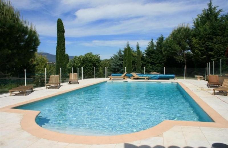 Bastide provençale rénovée, avec piscine et pool house, à vendre en Luberon