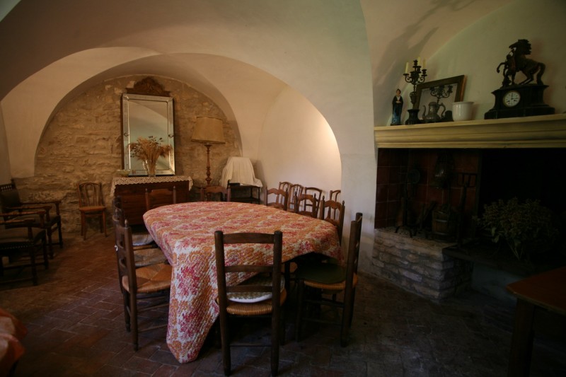 For sale, in Luberon, charming manor house needing some renovation on more than 4 hectares of land