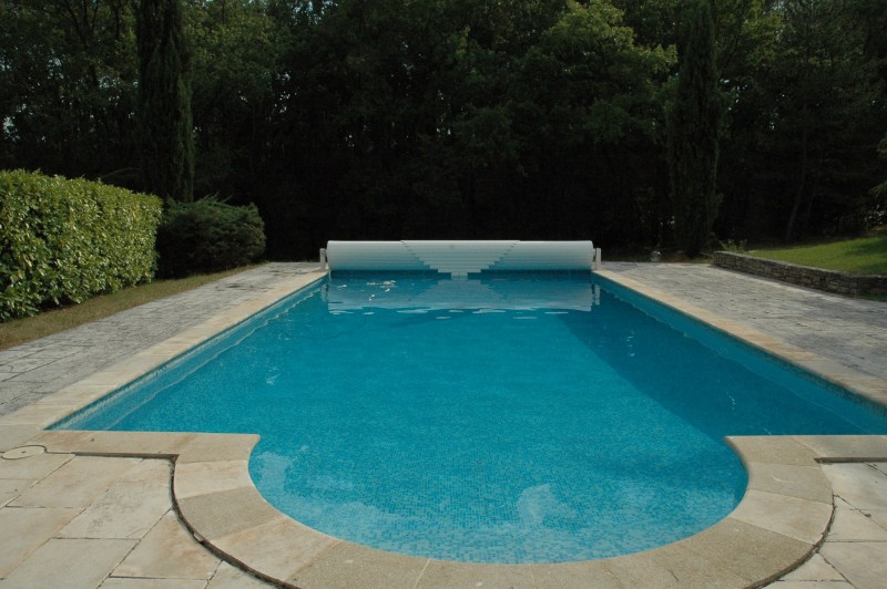 Maison spacieuse avec piscine à vendre en Provence