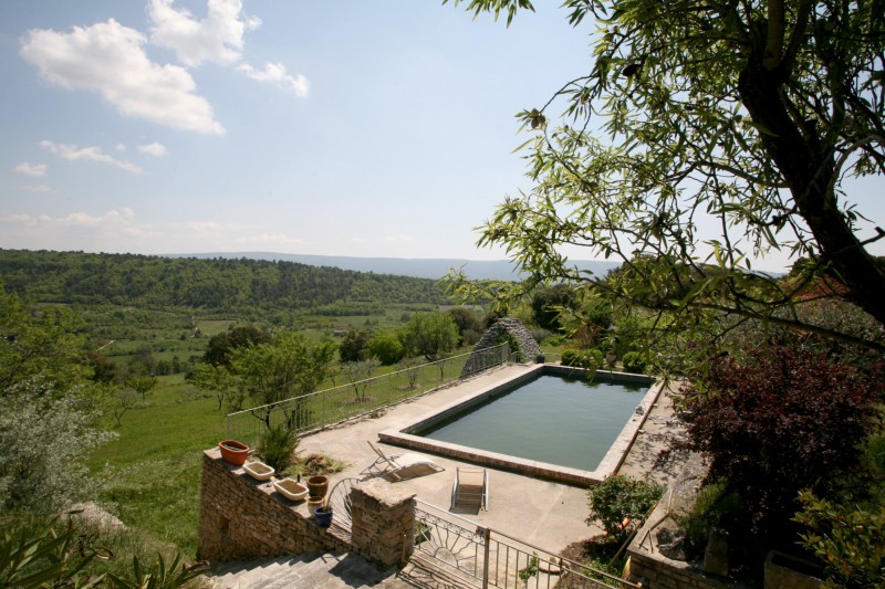 Maison en pierre avec piscine et vue à vendre en Provence