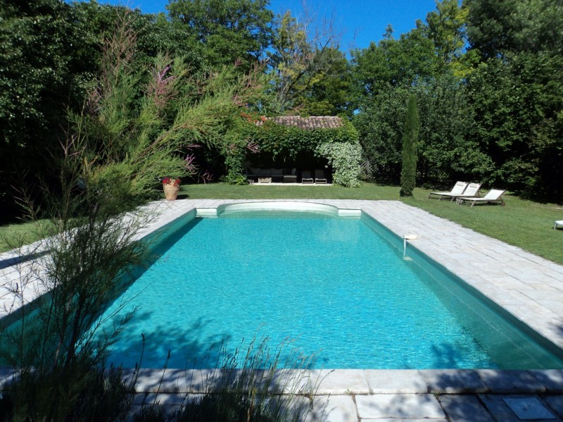 Vente A vendre en Pays des Sorgues, en Provence, beau mas avec piscine 