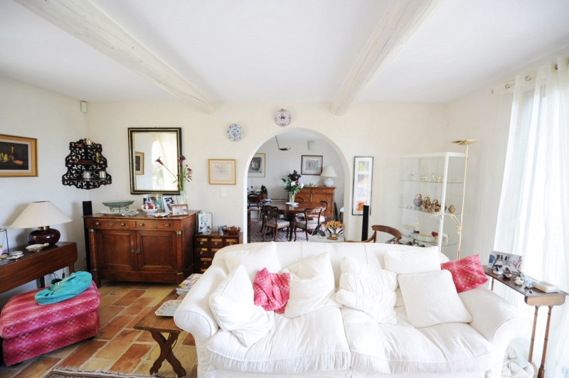 For sale, near Gordes, lovely property with terrace, swimming pool and pool house