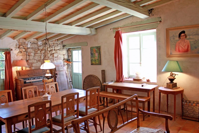 Village house on beautiful land for sale in the heart of the Luberon 