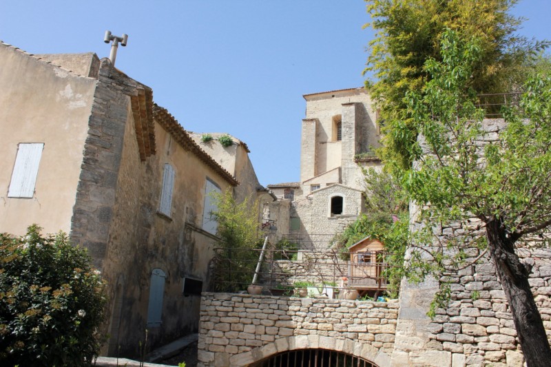 For sale in Luberon, village house with terrace and outstanding views