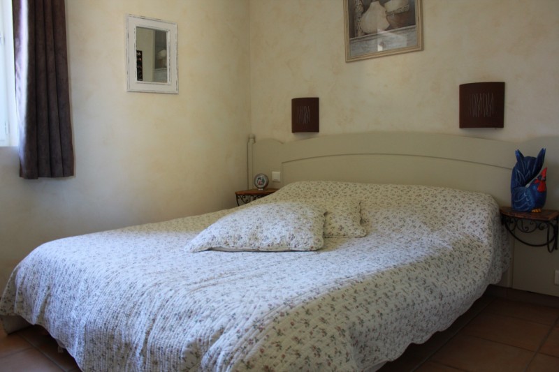 Secure apartment for sale in the heart of Gordes