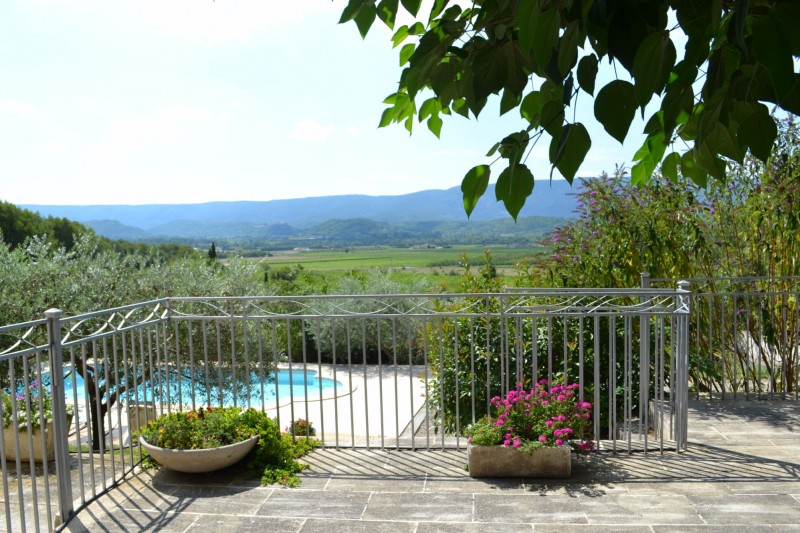 Maison à vendre à Gordes avec piscine et belle vue