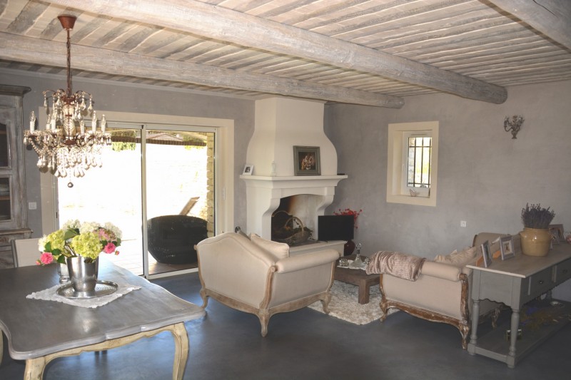 Hamlet property in the Luberon for sale
