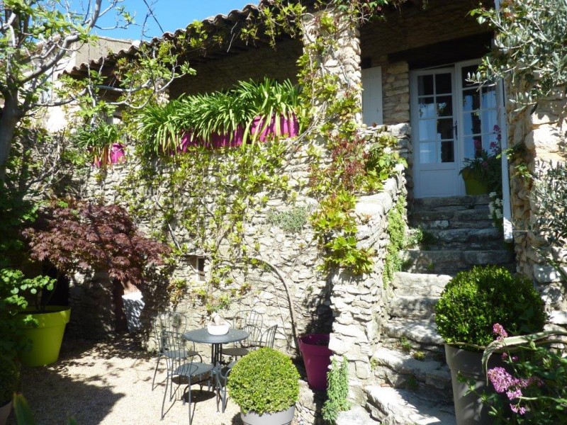 Maison en pierres rénovée à vendre en Provence