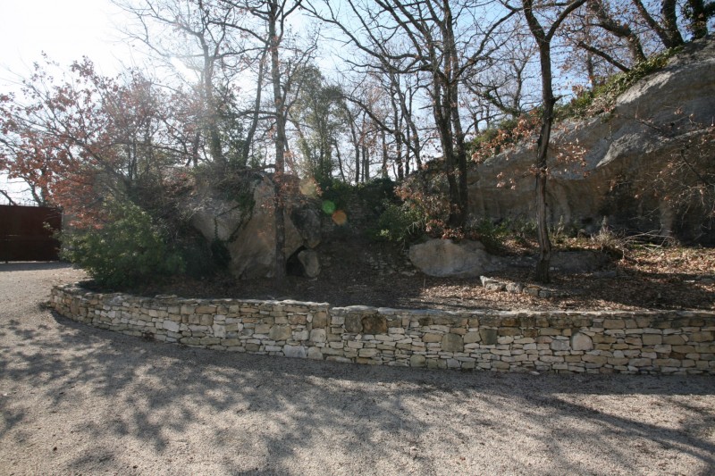 For sale in Gordes, plot of land with house to be rebuilt