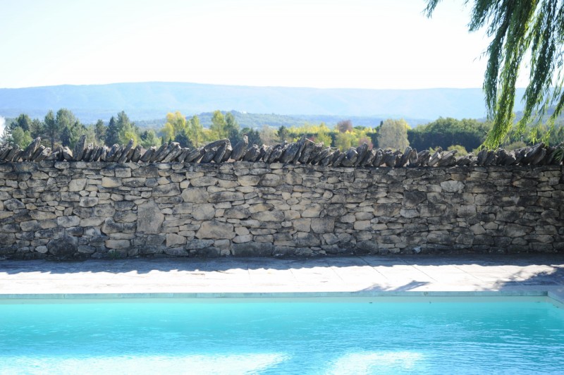 Vente Maison en pierres avec piscine et d'agréables vues à vendre à Gordes en Provence