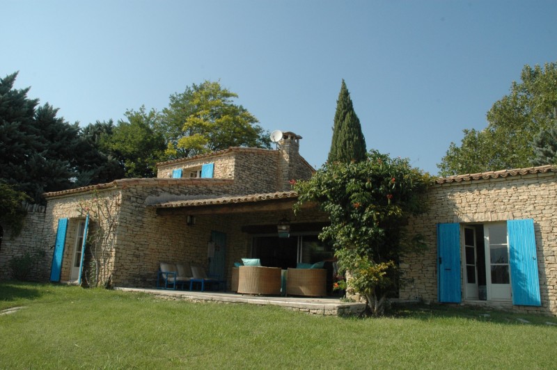 Villa en pierres dans le Luberon