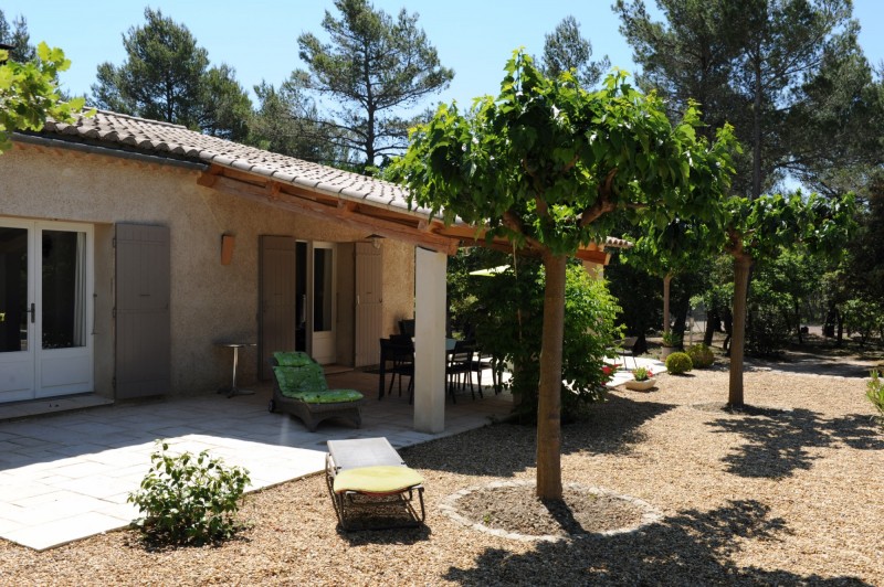For sale, in Luberon, traditional house of approximately 170 m² living space on about 3000 m² of land