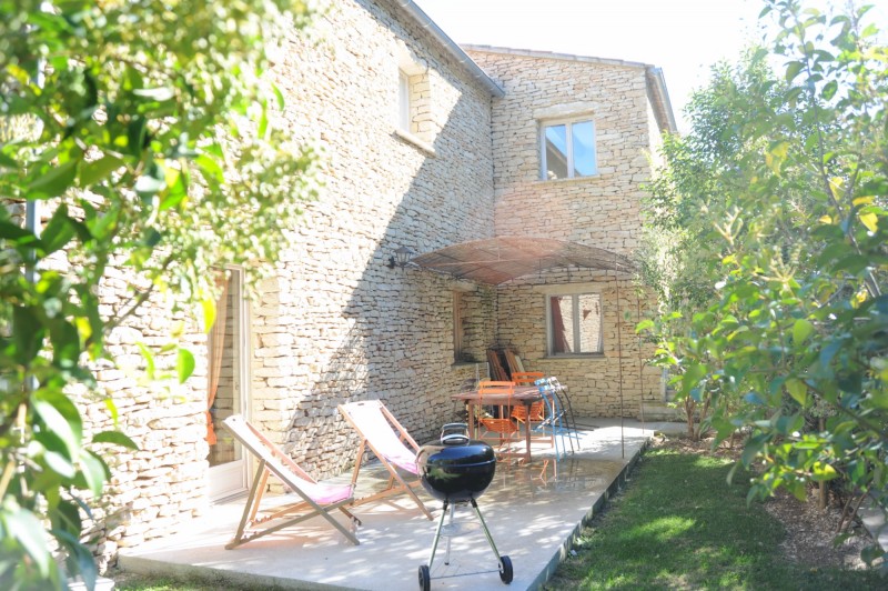 Vente Entre Roussillon et Gordes, à vendre, maison en pierres d'environ 380 m² avec jardin
