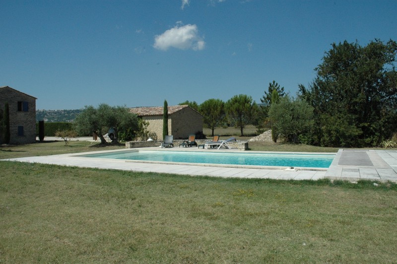 In Luberon, for sale, stone built property, on 1.4 hectare of land with outbuildings and swimming pool
