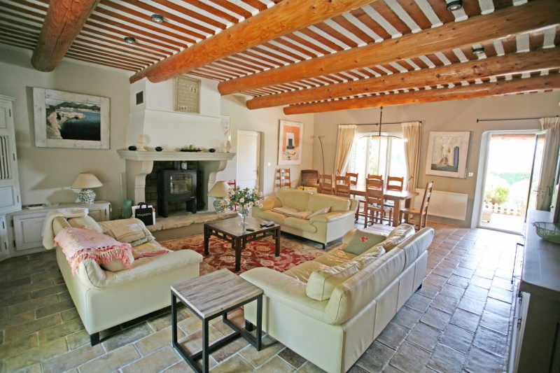 Traditional stone house with pool and tennis court for sale near Gordes