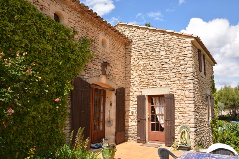 Gordes, for sale, stone house with pool and views over the valley