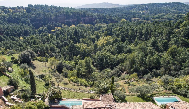 Plot for sale in the Luberon with a construction project of a contemporary house 