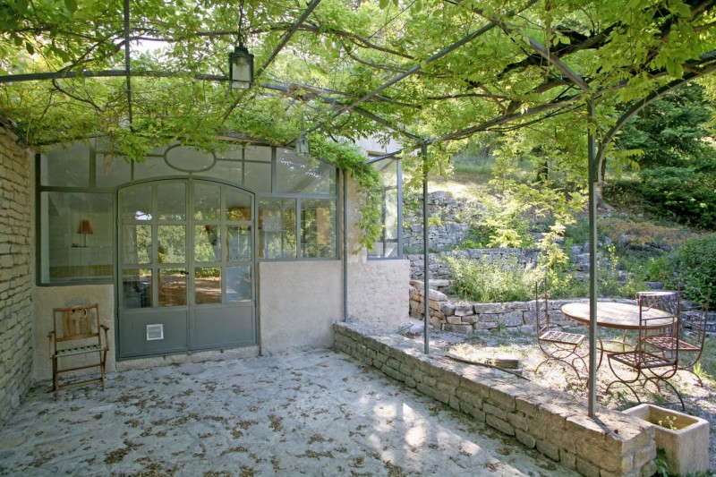 Stone house with views for sale in the Luberon 