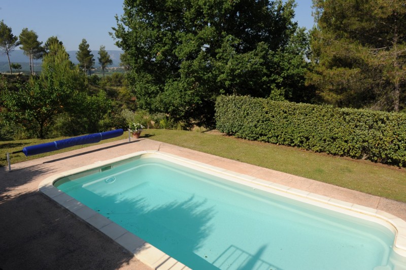 Property with superb views for sale in the Luberon 
