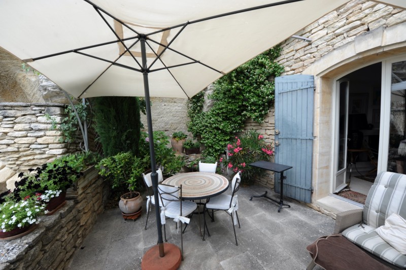 For sale in Gordes, village house with charm and exceptional views