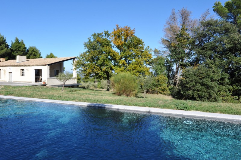 Close to Avignon, contemporary house with views for sale