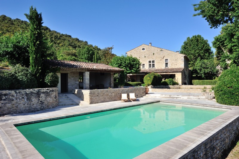 Mas rénové avec piscine à vendre en Provence