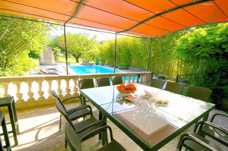 Vente En Luberon, à vendre, propriété de charme avec piscine et vue sur plus de 9 000 m²