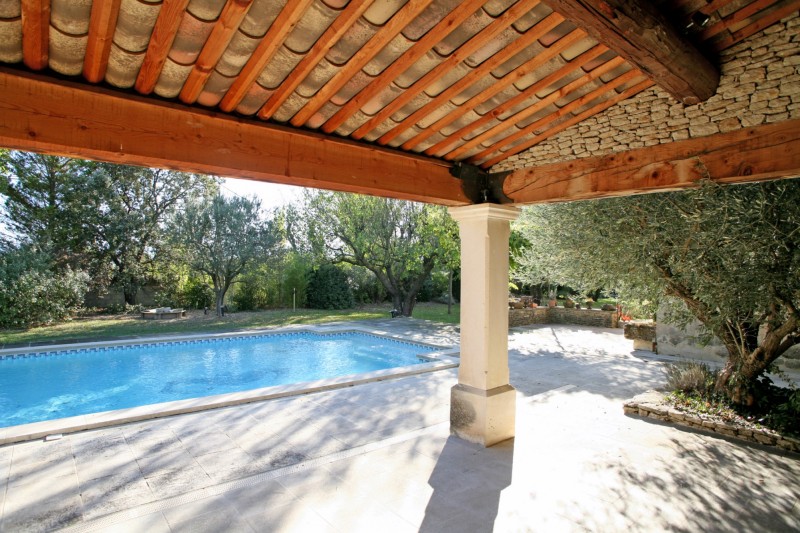 A vendre, maison de charme en pierres rénovée avec piscine