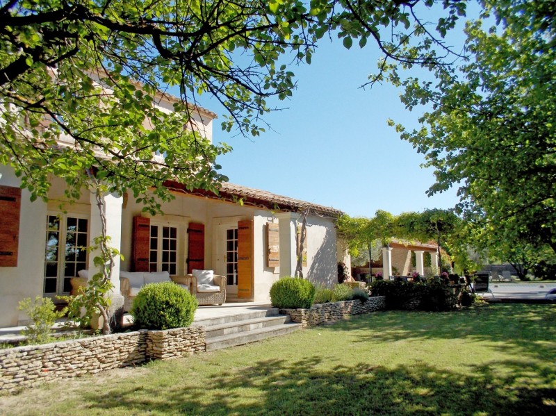 For sale in Luberon, property with a guest house and 2 pools on 3 800 sqm of landscaped garden