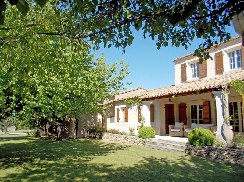 For sale in Luberon, property with a guest house and 2 pools on 3 800 sqm of landscaped garden