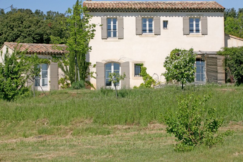 For sale in Luberon, property with main house, several guests houses with stunning views 