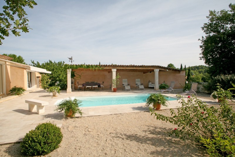 In Luberon, for sale, bright one storey house with swimming pool