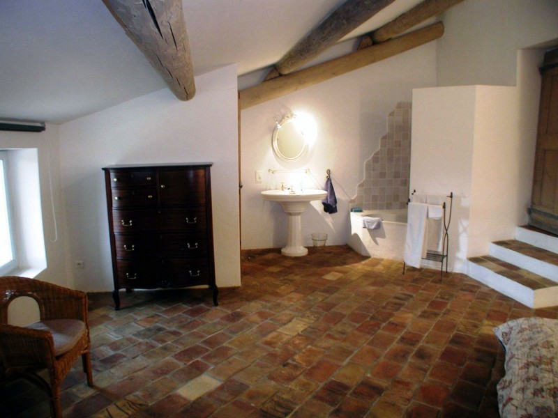 XVIIIth century farmhouse close to Gordes in the Luberon, on more than 2.2 hectares (6 acres) of land for sale