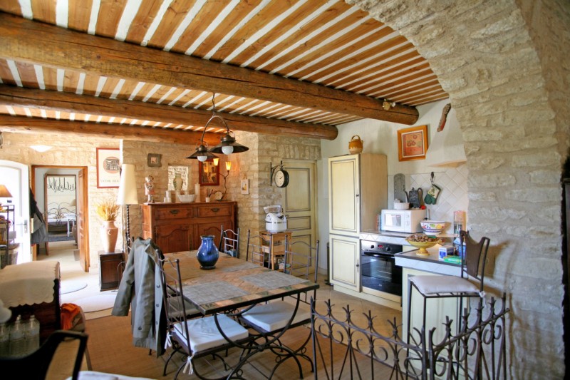 In the plain of Gordes, for sale, beautiful farmhouse with stunning views of the Luberon