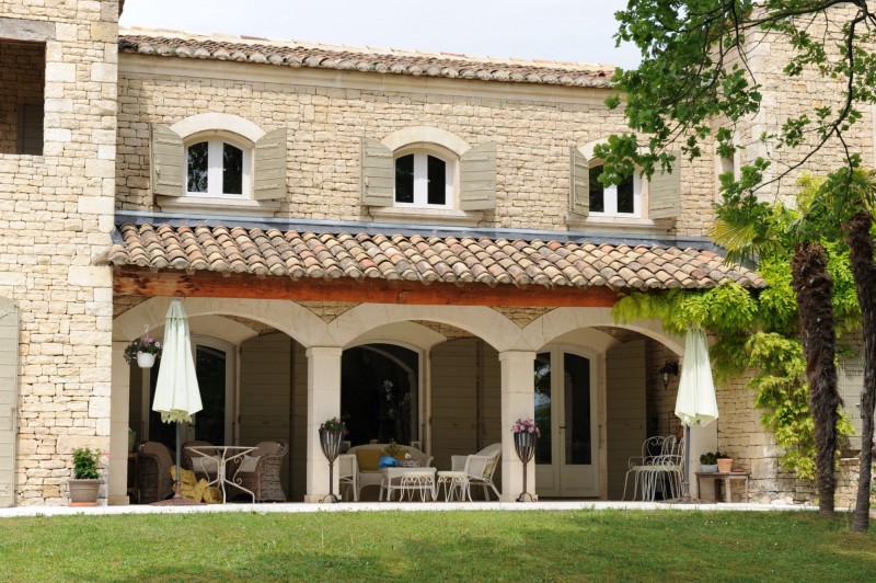 In Luberon, beautiful family house with swimming pool on 1.2 hectare of land