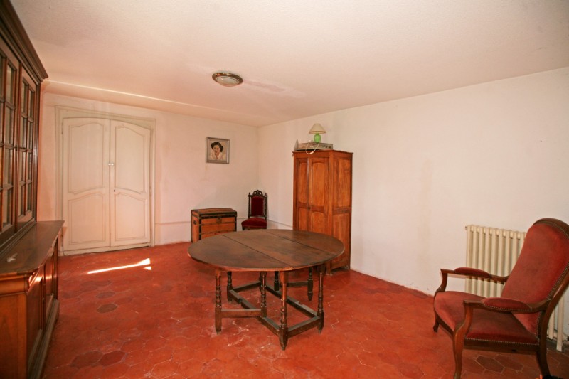 Elegant period town house for sale in the Luberon 